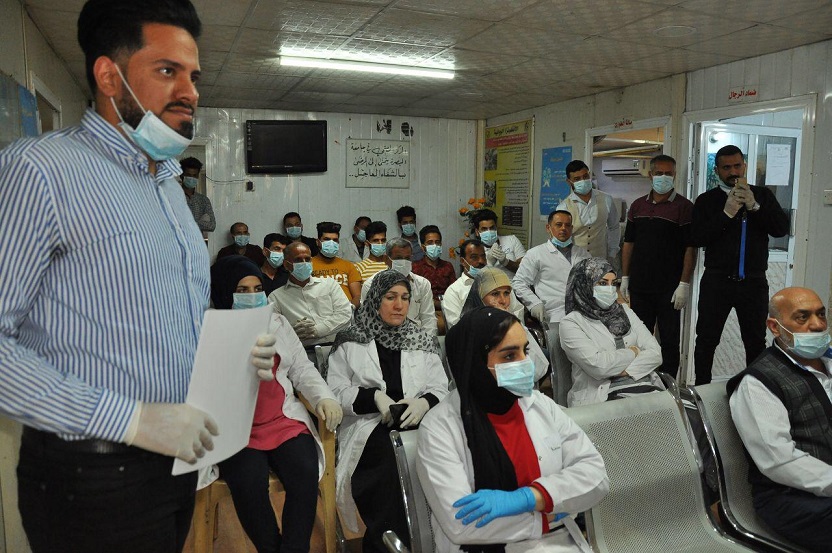 وفد من خلية الازمة في جامعة البصرة يزور المركز الصحي في موقع كرمة علي 