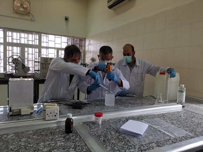جامعة البصرة تصنع معقمات في مختبراتها للوقاية و مواجهة مخاطر كورونا فيروس