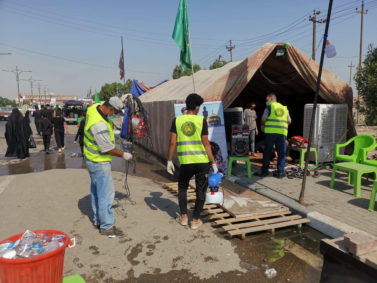 فريق تطوعي من جامعة البصرة يقوم بتعفير المواكب الحسينية في البصرة
